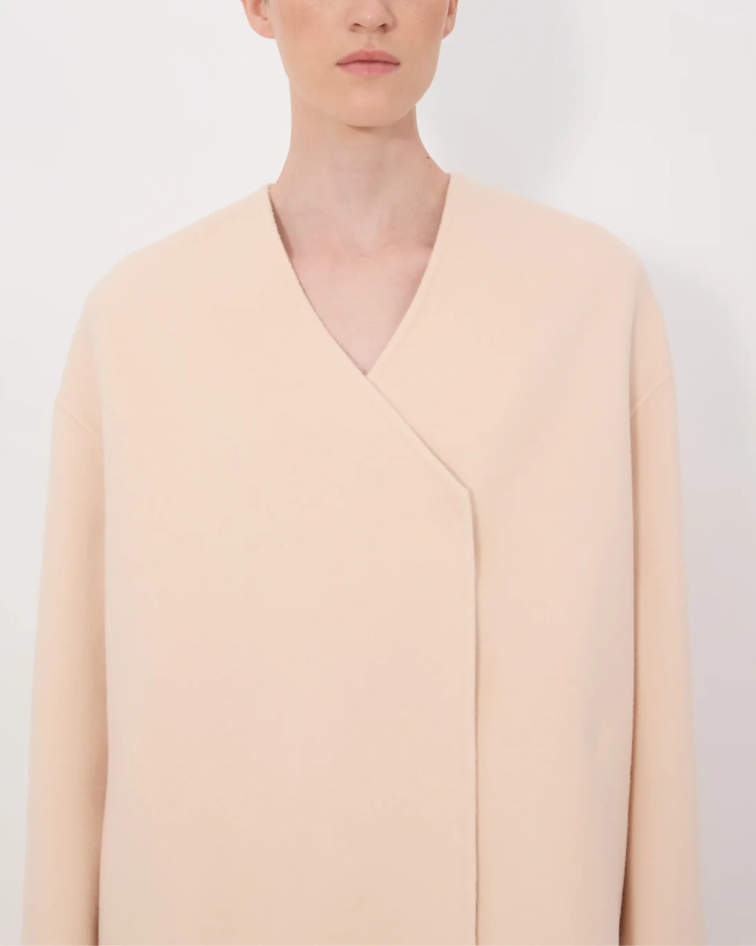 Maara Oval-Shaped Jacket | Cream Rose - Image 4