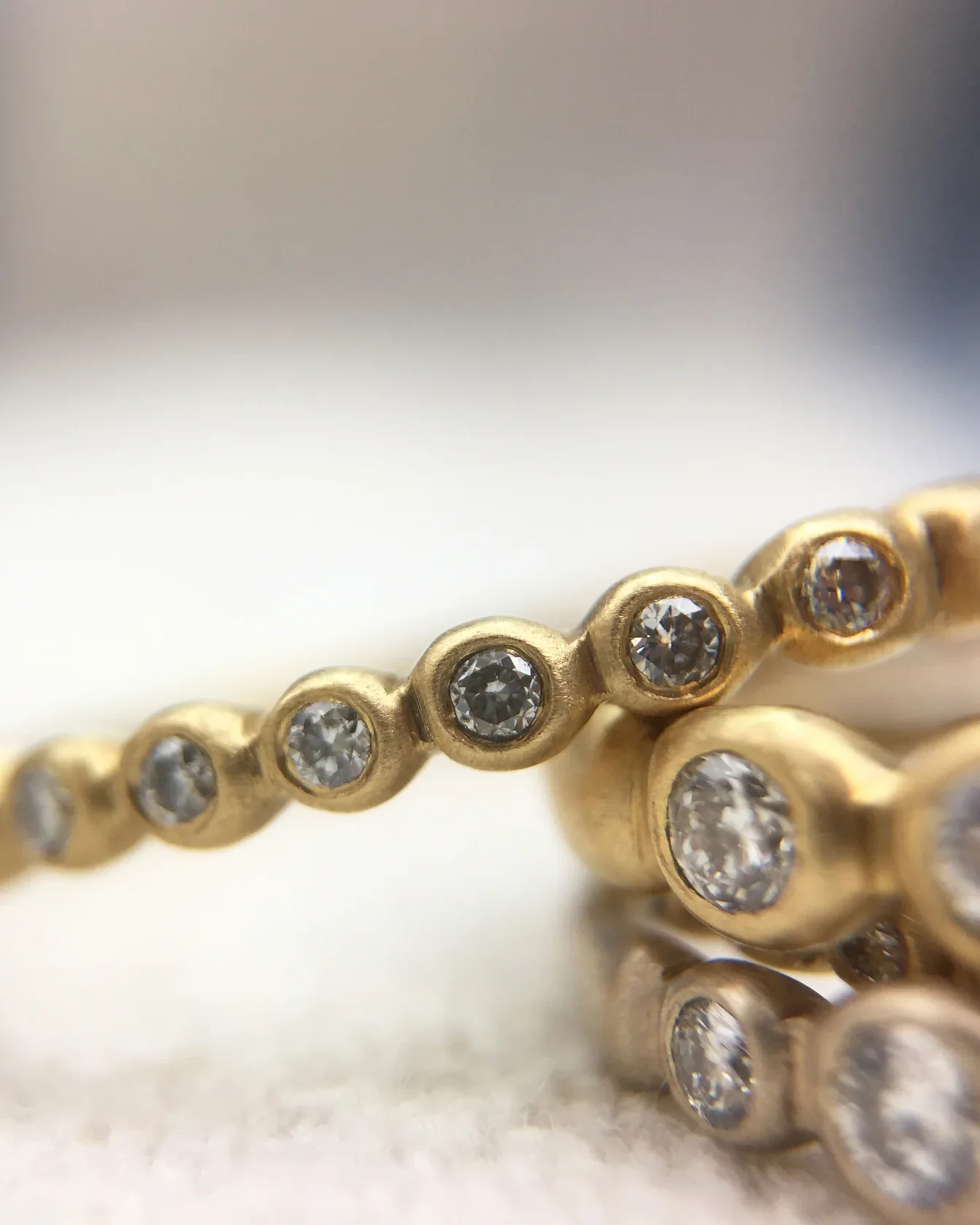 Porch Skimmer Band | 1.25 mm Diamonds 18k Gold - Image 3