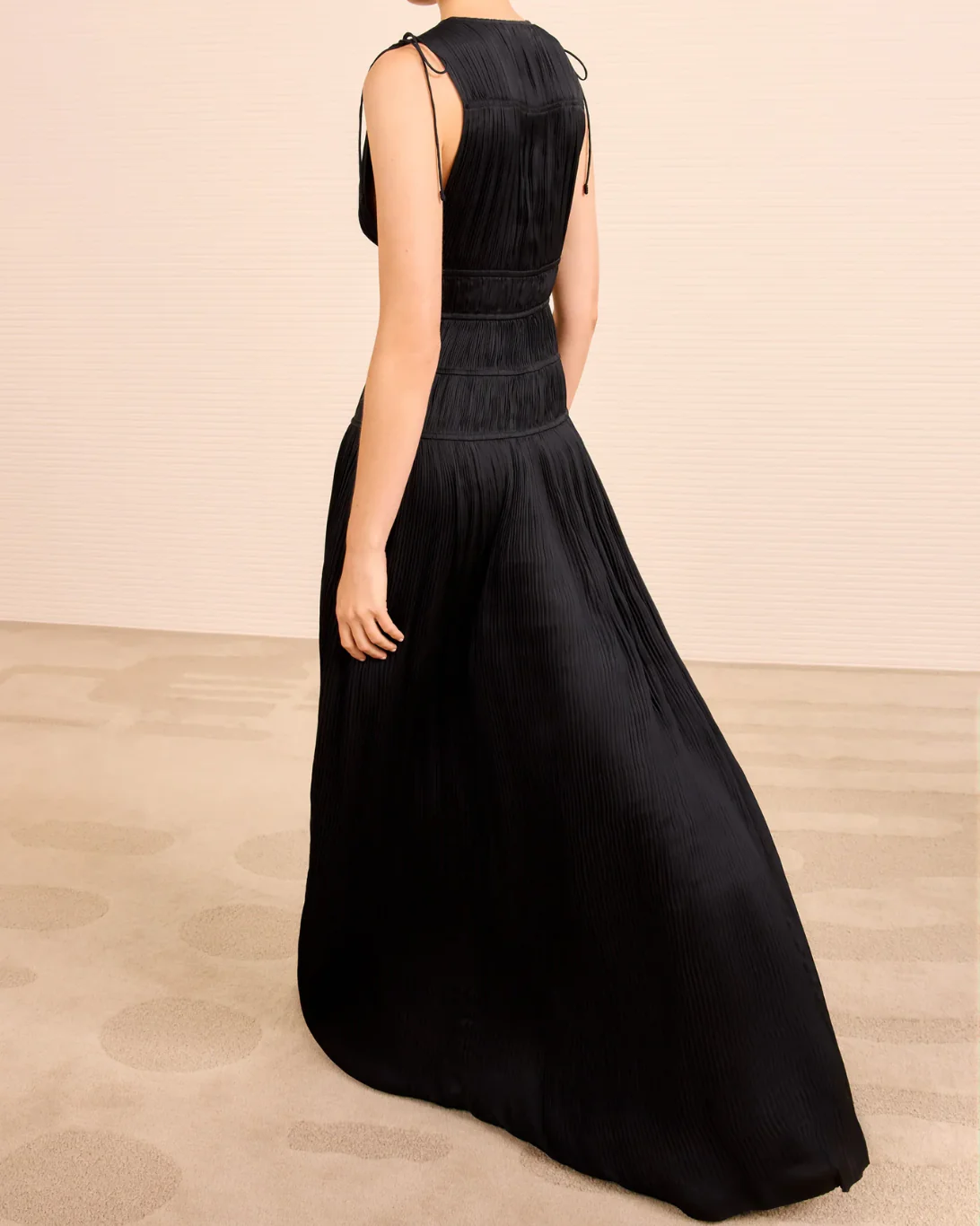 Tasneem Deep V Gown | Noir - Image 4